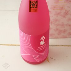 画像1: 石鎚 純米大吟醸 さくらひめ 720ml (1)